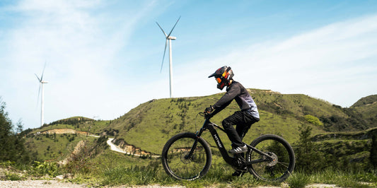 Mittelmotor vs. Hinterradnabenmotor: Was ist der Unterschied bei einem E-Bike?